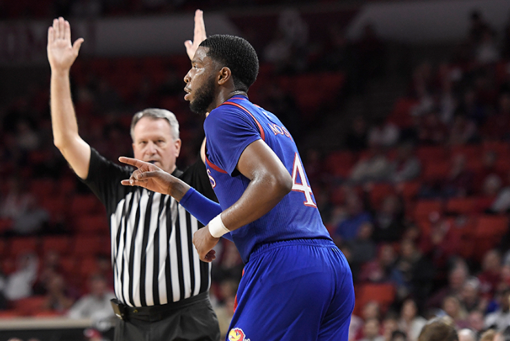 Moss scores 20 points, No. 6 Kansas beats Oklahoma Moss scores 20 points, No. 6 Kansas beats Oklahoma