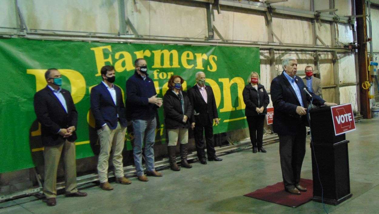 Gov Parson, with Republican statewide officeholders and supporters behind him, speaks at an airport hangar at Rosecrans/Photo by Brent Martin
