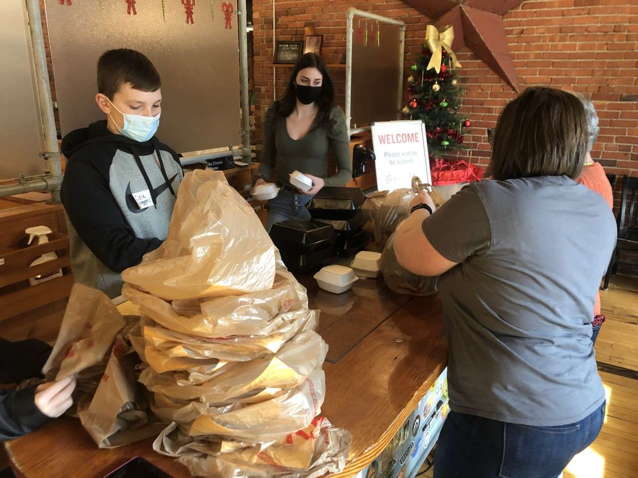 Packaging dinner boxes for pick up