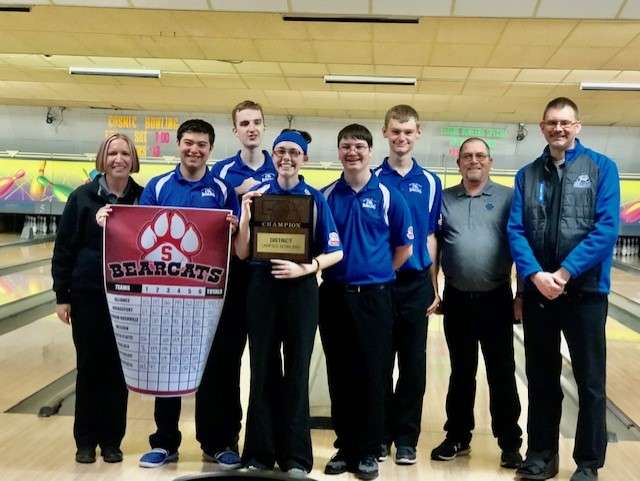 Coach Laura Mangas, Ian Gomez (holding the final results poster), Hunter Rath, Rhonda Clarke (holding the plaque), Ian Hutson, Tyler Jensen, Volunteer Coach Kirk Hutson, and Coach Joe Mangas