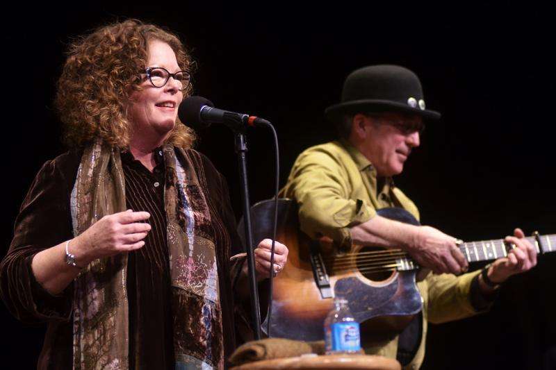 Grammy Award winning singer Mollie O’Brien and her husband, professional guitarist Rich Moore will perform in St. Francis.