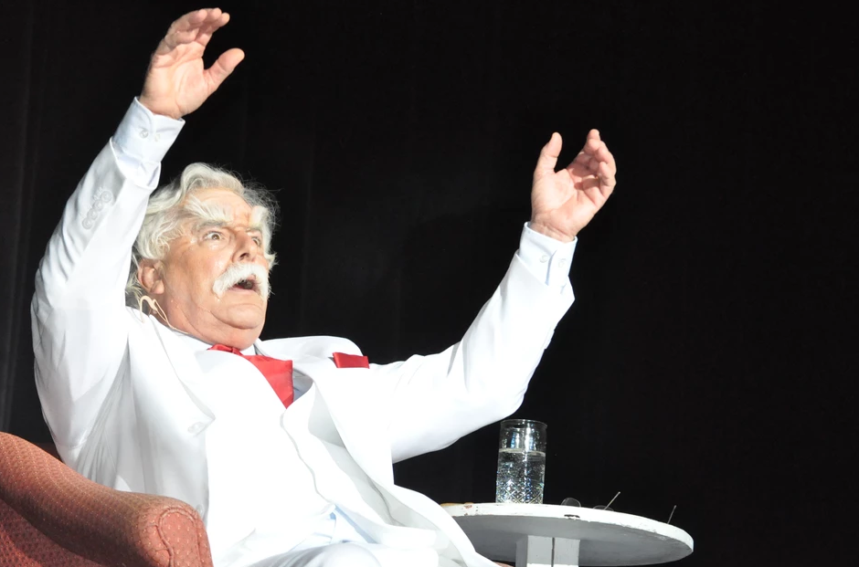 Photos courtesy https://kennethjohnchurch.wixsite.com/twainfortwainiacs