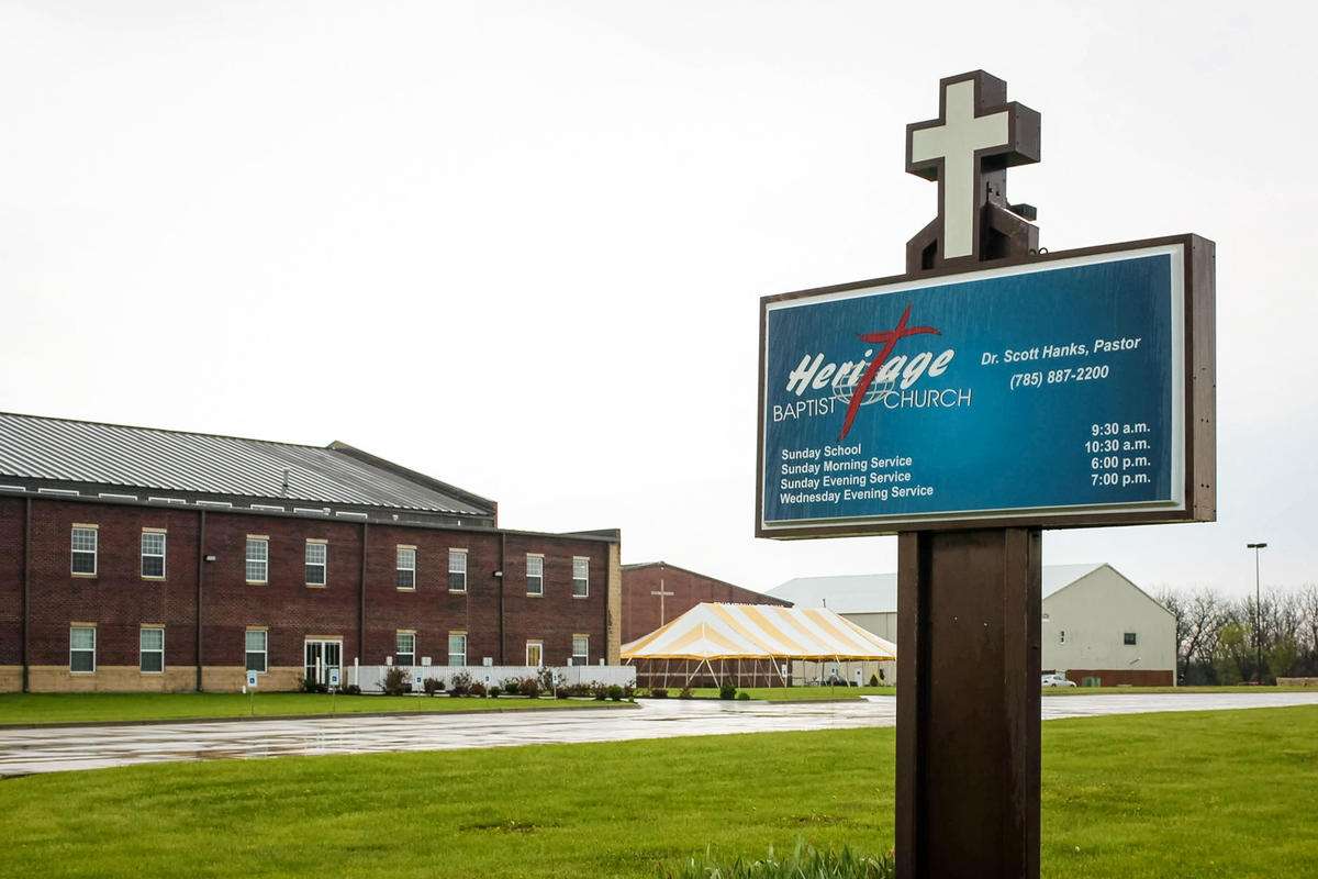 A newly installed tent outside of Heritage Baptist Church. Credit Stephen Koranda / Kansas News Service