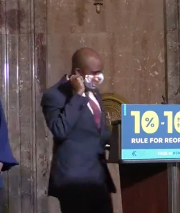 Kansas City Missouri may Quinton Lucas removes his face mask prior to a press conference in April