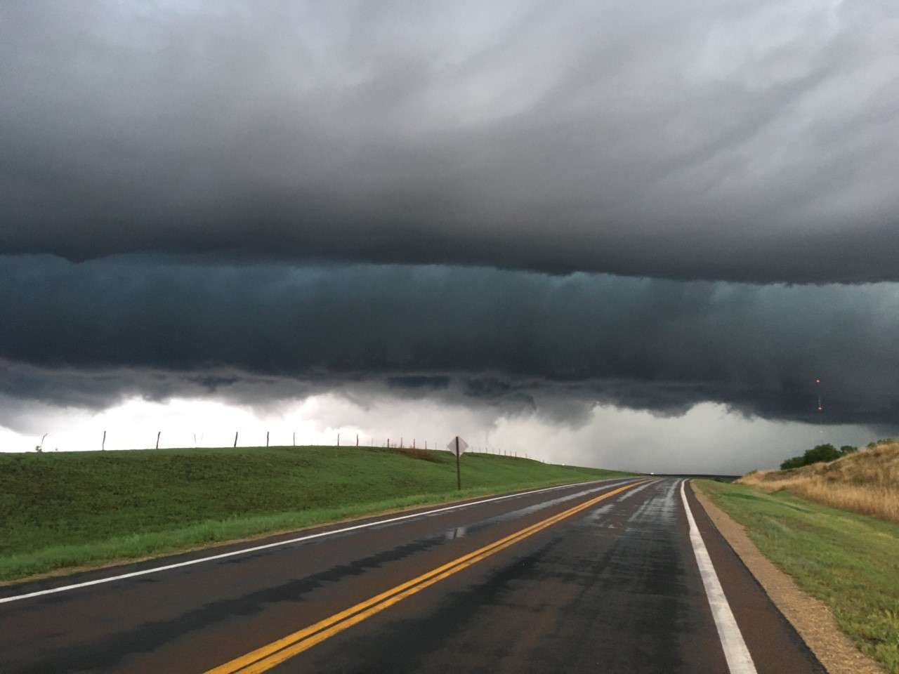 <b>The storm rolling into the Bennington area earlier this morning, looking west near the intersection of U.S. Highway 81 and Kansas Highway 18</b>. Photo courtesy Larry Adam