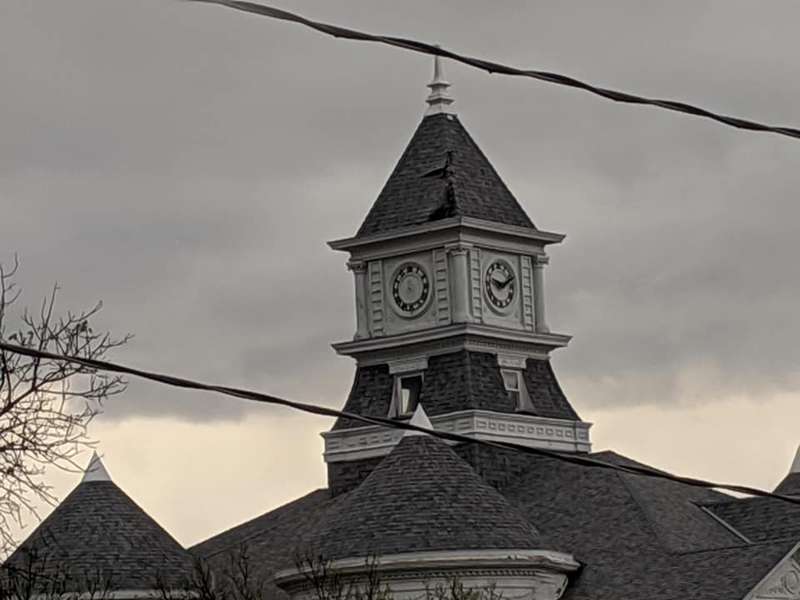 <b>Fire damage can be seen on the roof of the Lincoln County Courthouse.</b> Photo and video courtesy the <a href="https://www.facebook.com/Get-Lincoln-174420252605090/">Get Lincoln</a> Facebook page