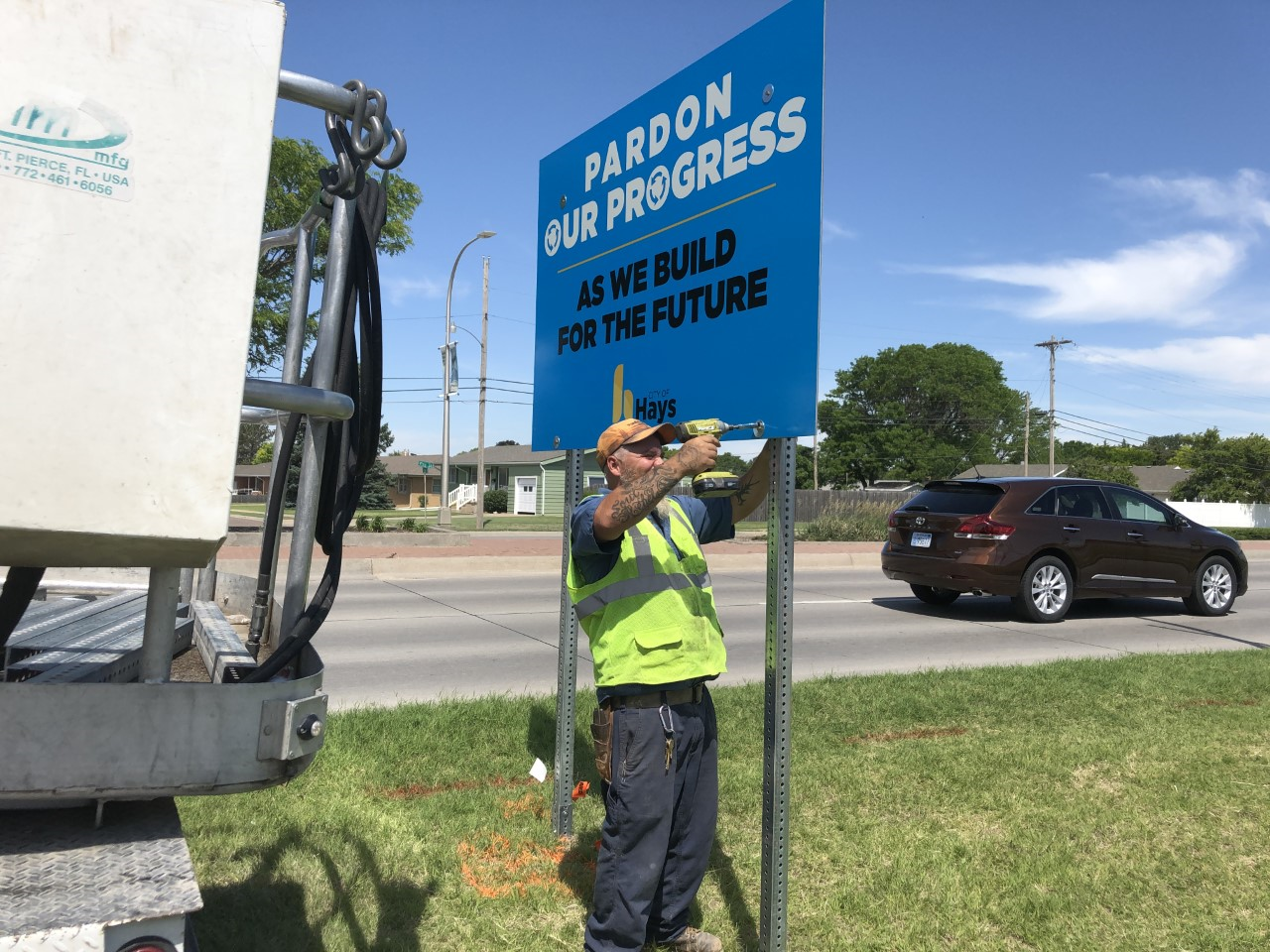Mike Bliss, public works dept. employee, sets up the first of four notification signs Tuesday that surround the project perimeter.&nbsp;