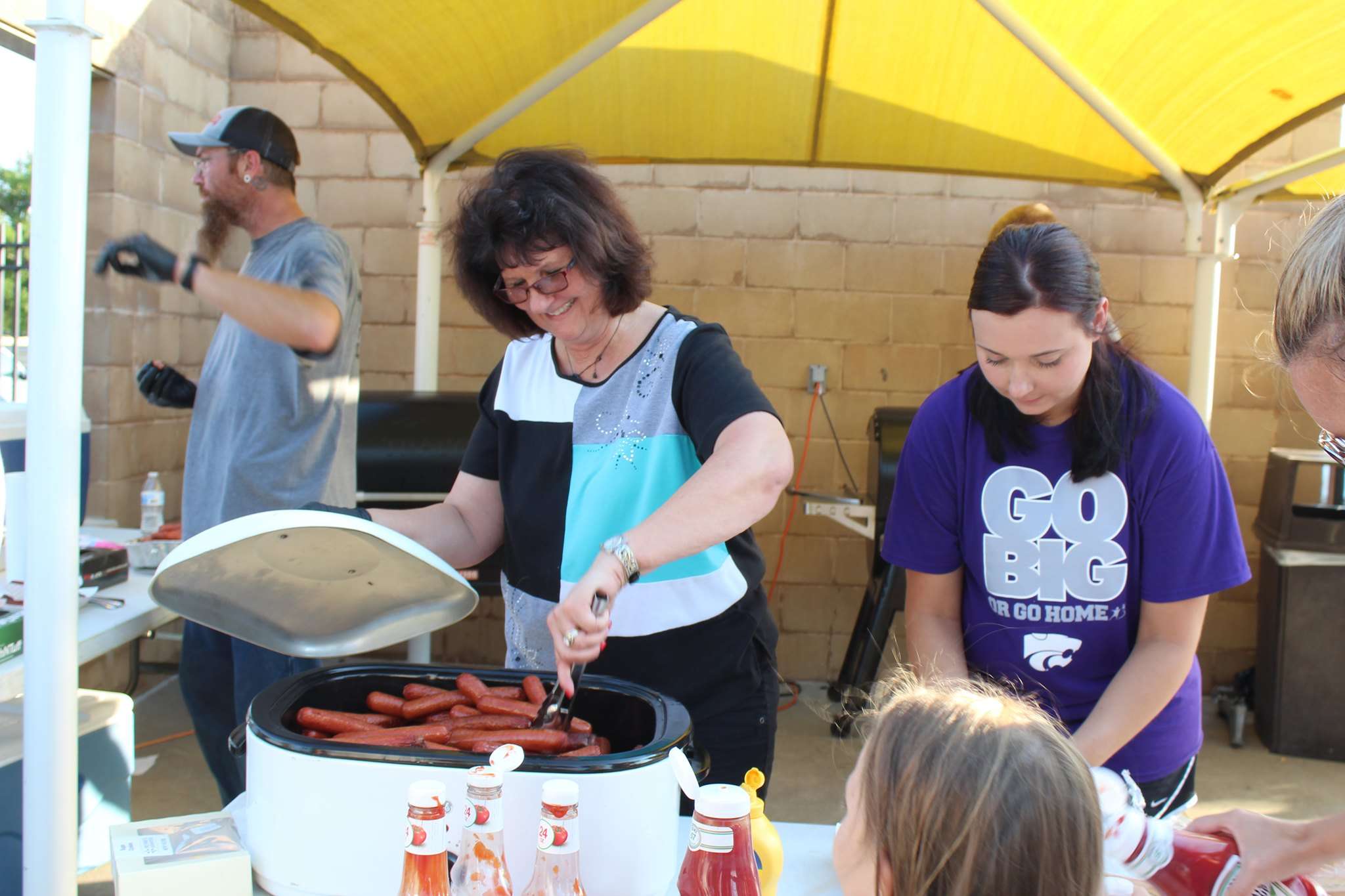 Duck Derby hot dog feed