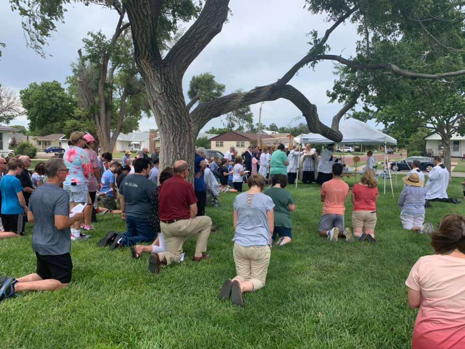 Parishioners join in prayer at one of the tent stops – at Massey Park at 17th and Pine.