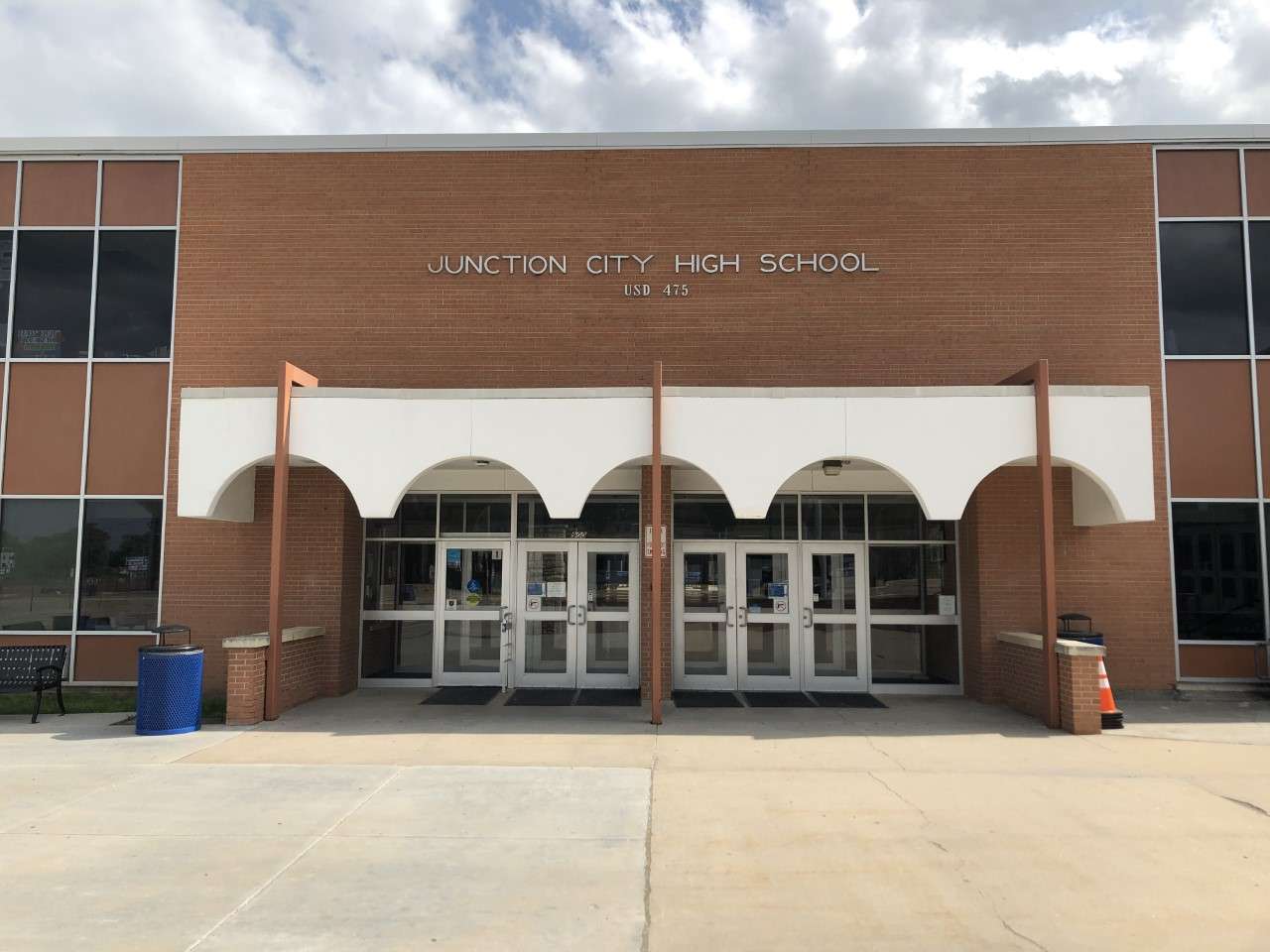 Junction City High School and Middle School studentathletes will