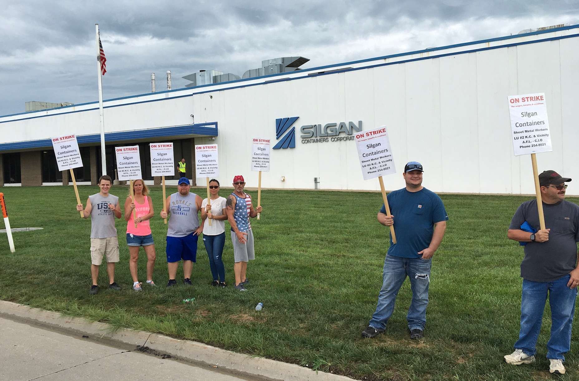Silgan Containers workers in St. Joseph are on strike this week. Photo by Stephen Greer.