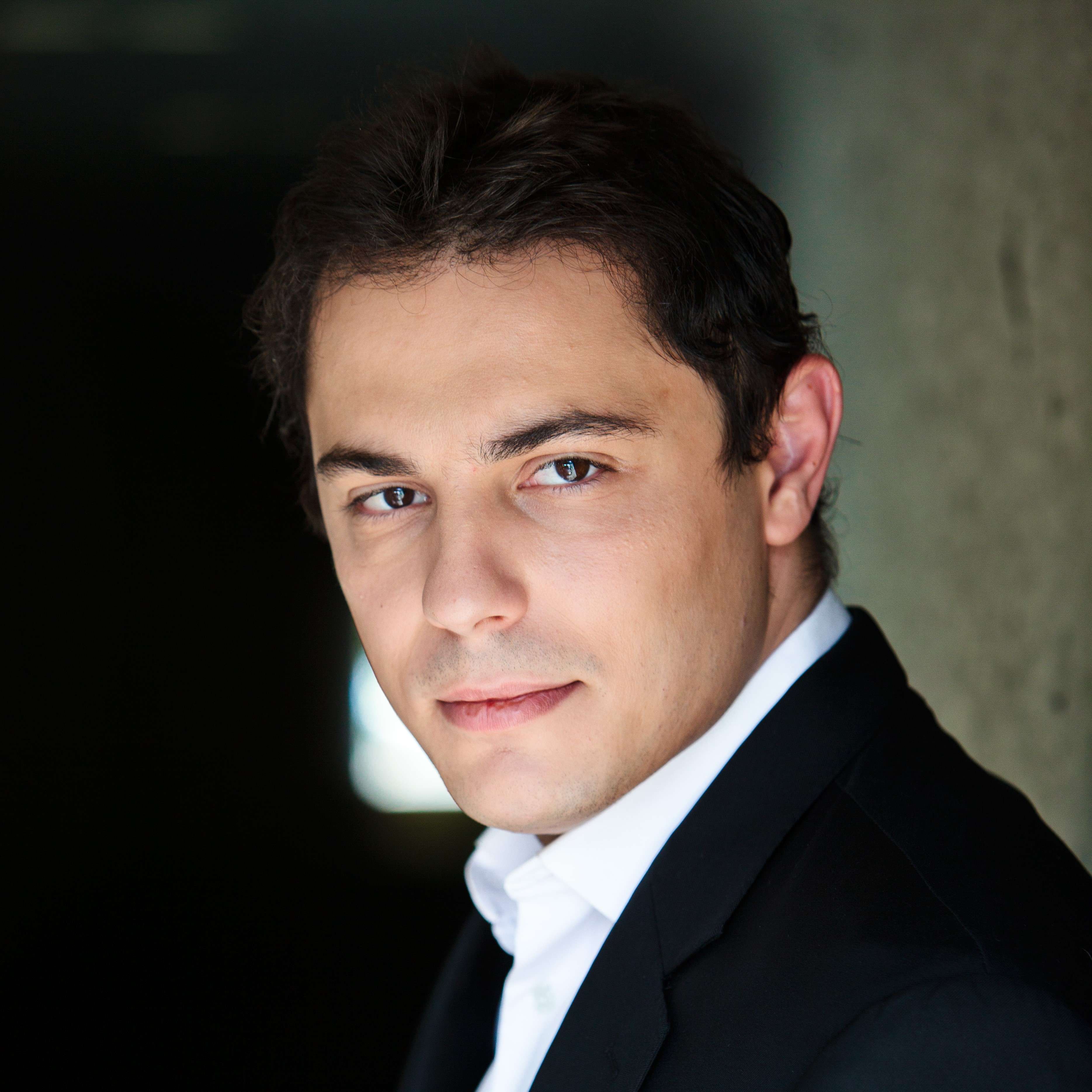 <b>Vlad Vizireanu</b>