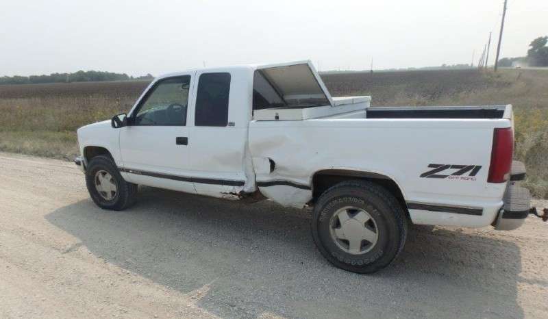 <b>The pickup sustained damage to the middle of the driver's side.</b>