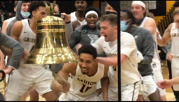 Missouri Western junior Q Mays rings the victory bell after the Griffons' 74-67 over No. 5 Washburn on Saturday night. Photo by Tommy Rezac.