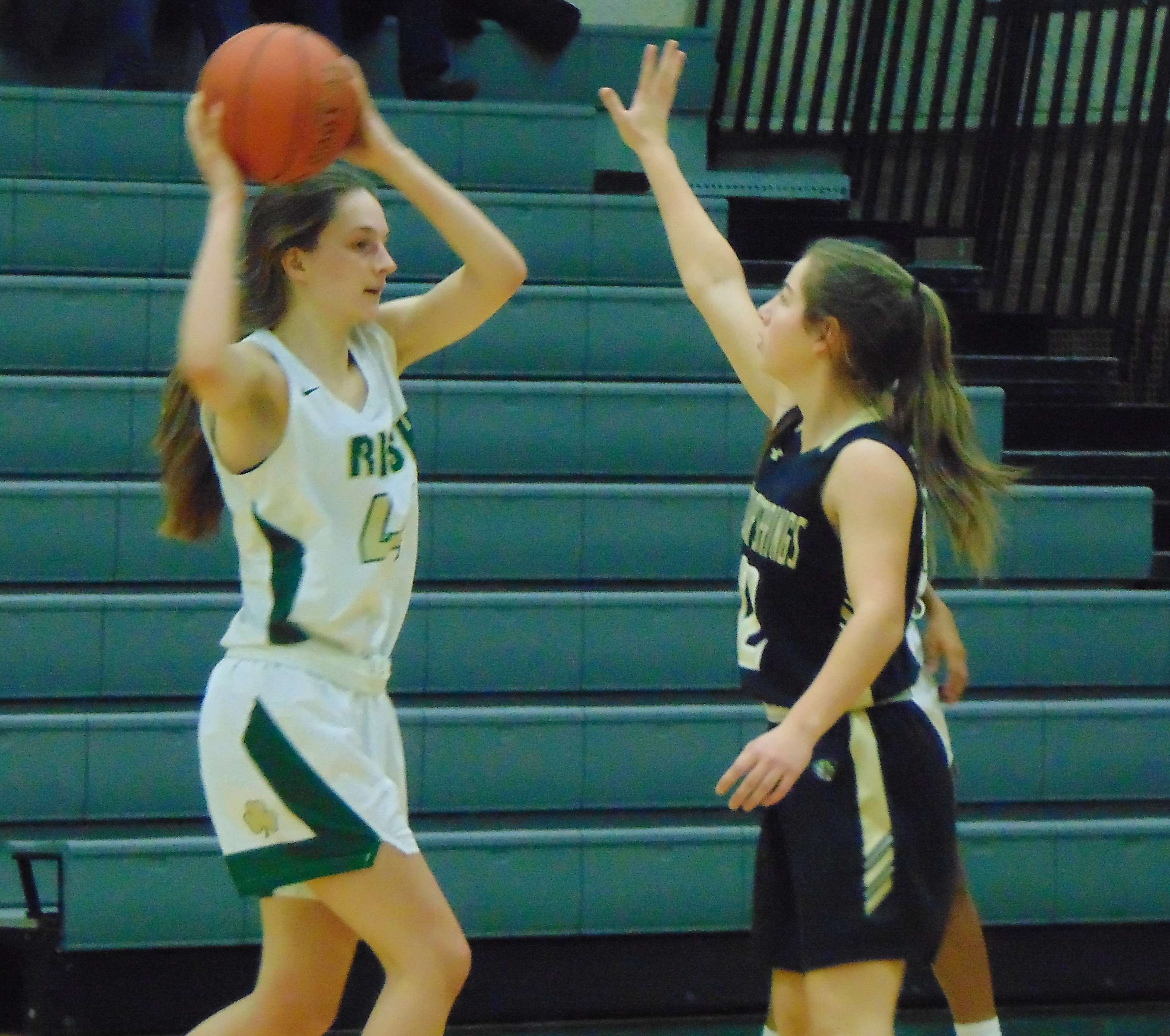 Harlea Tarr looks for an open teammate in Lafayette's 46-27 win over Excelsior Springs on Wednesday night. Photo by Tommy Rezac.