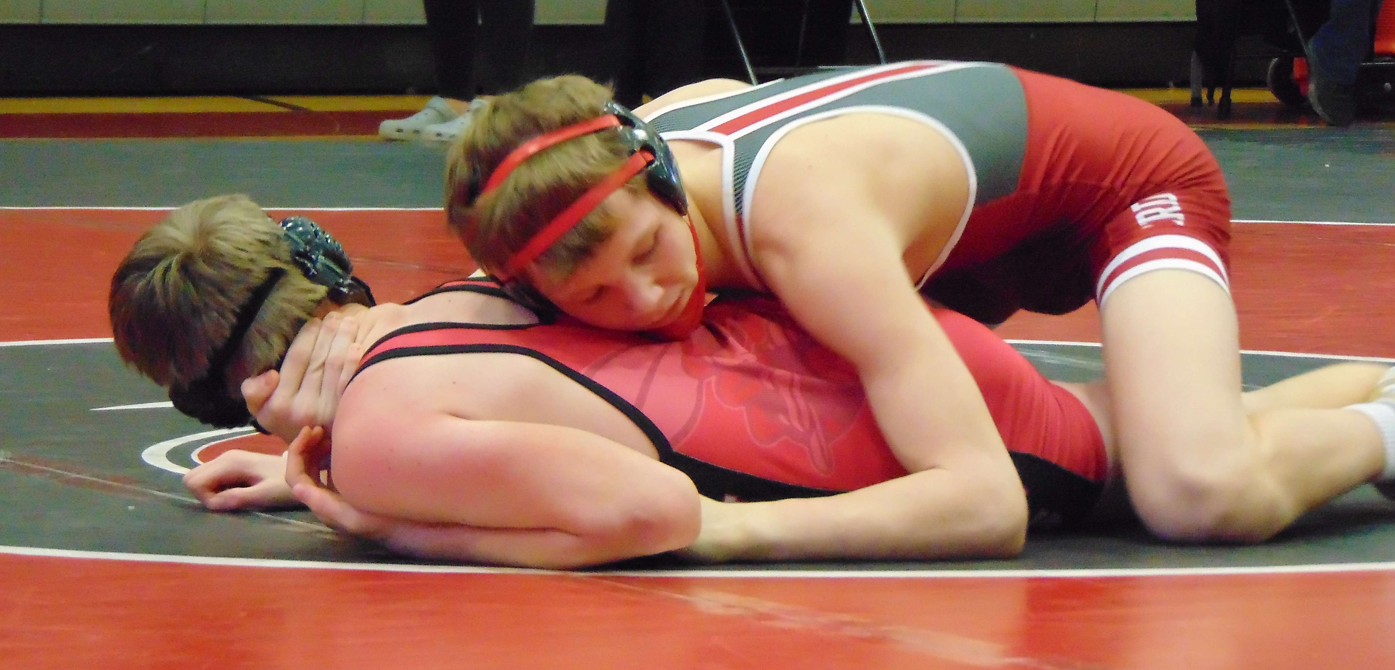 Benton's Tyler Murphy (top) defeated Chillicothe's Cayden Larson in round four of Saturday's MEC tournament. Photo by Tommy Rezac.