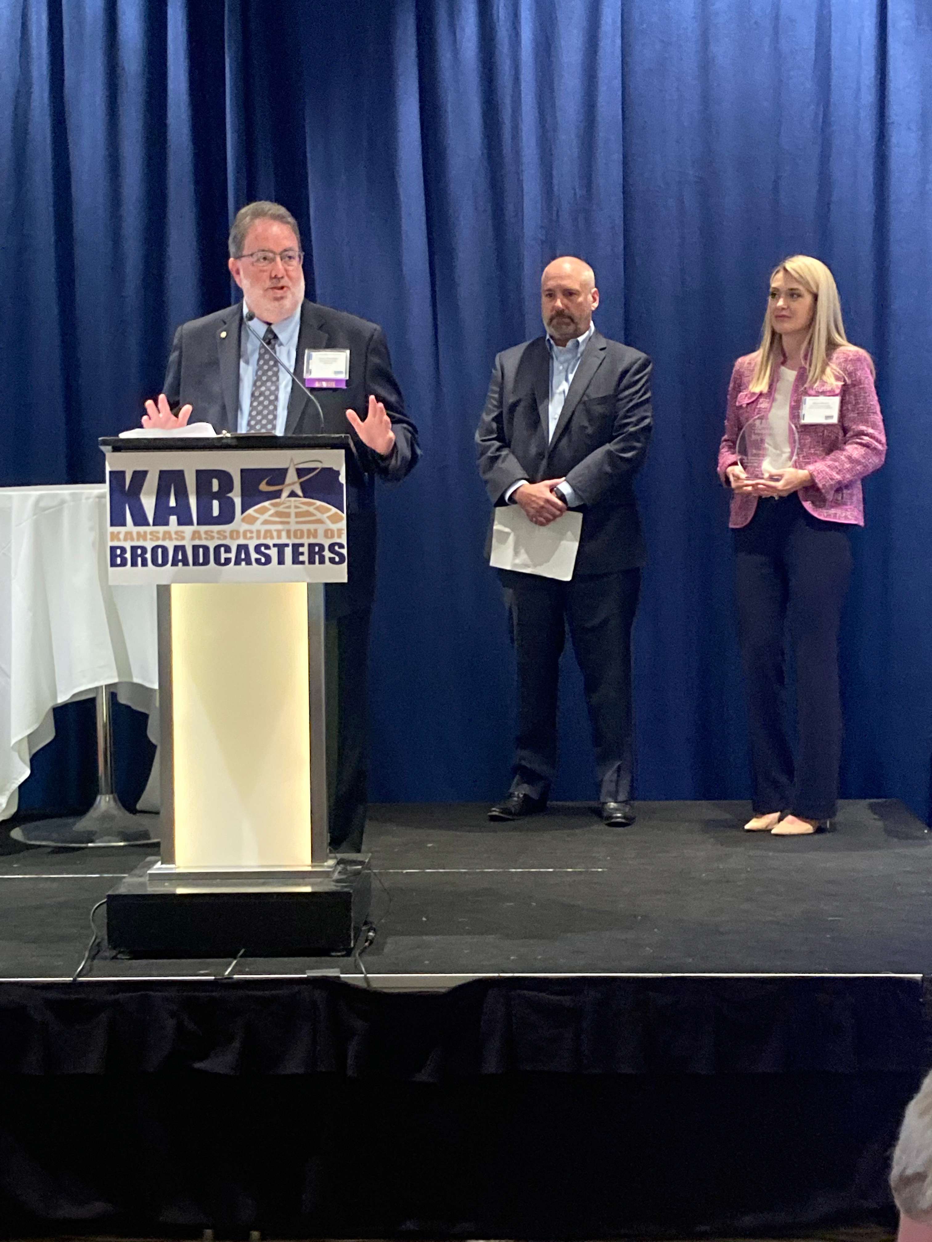 Scott Donovan accepts KAB's Mike Oatman Award for Broadcast Sales Excellence.