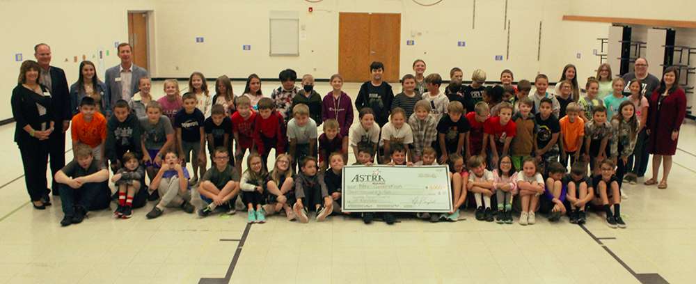 Roosevelt fifth-grade students, teachers and Astra Bank representatives.<br>