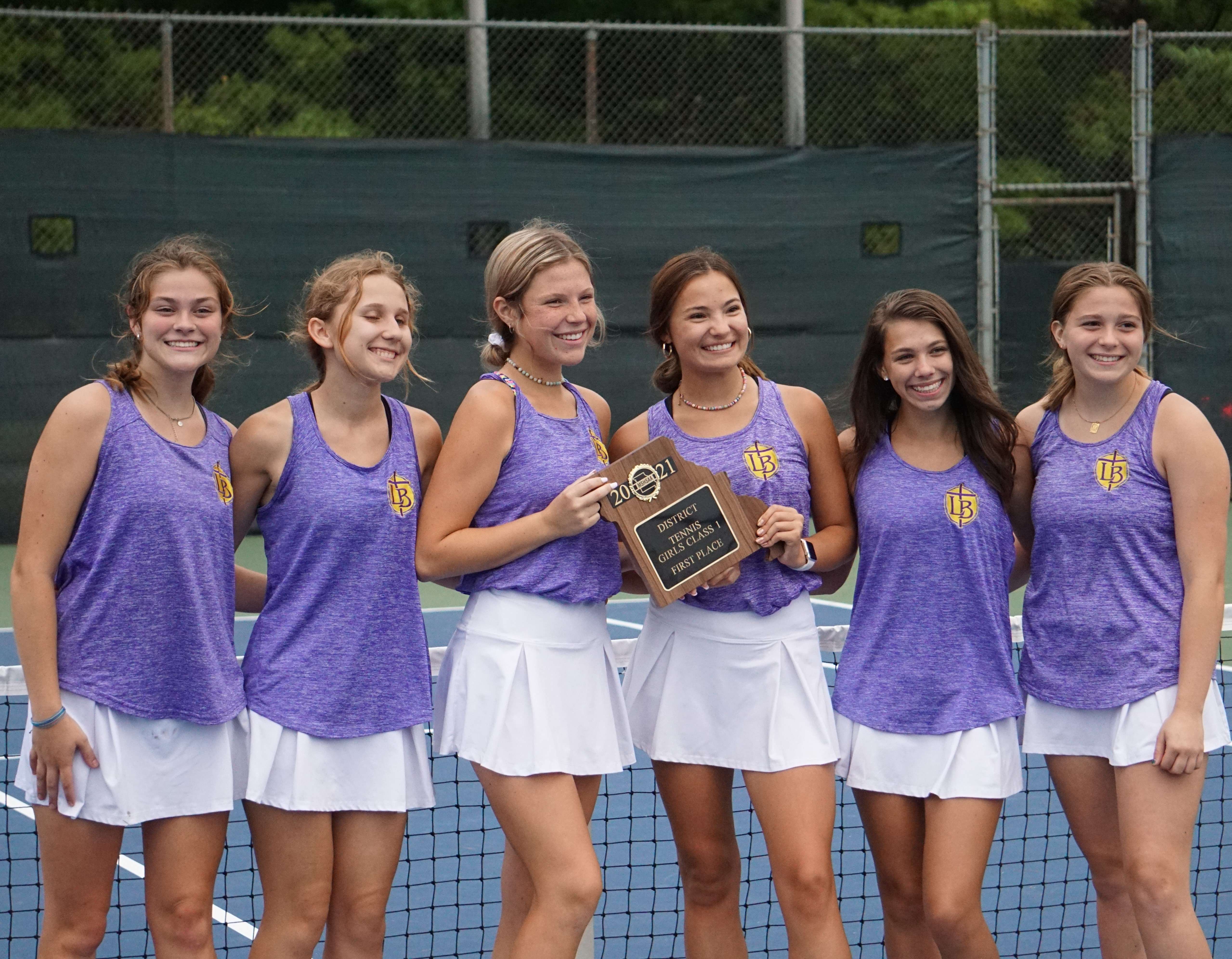 From left to right: Katie King, Iris Ideker, Lily Sullivan, Peyton Netten, Emily Weddle and Murphy King. Photo by Tommy Rezac.