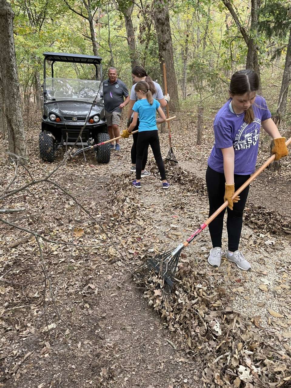 Grace Schmeidler, Lexi Casey, and Faith Schmeidler rake leaves during 48 Hours of 4‐H. Submitted photo