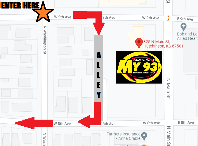 Please enter at 9th and Washington. Enter the north side of the alley and follow it south, then exit on the 8th Avenue side.