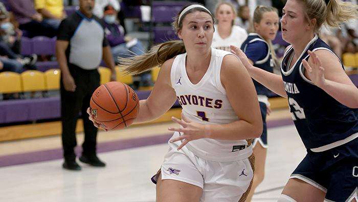 Photo courtesy <a href="http://kwucoyotes.com">kwucoyotes.com</a>