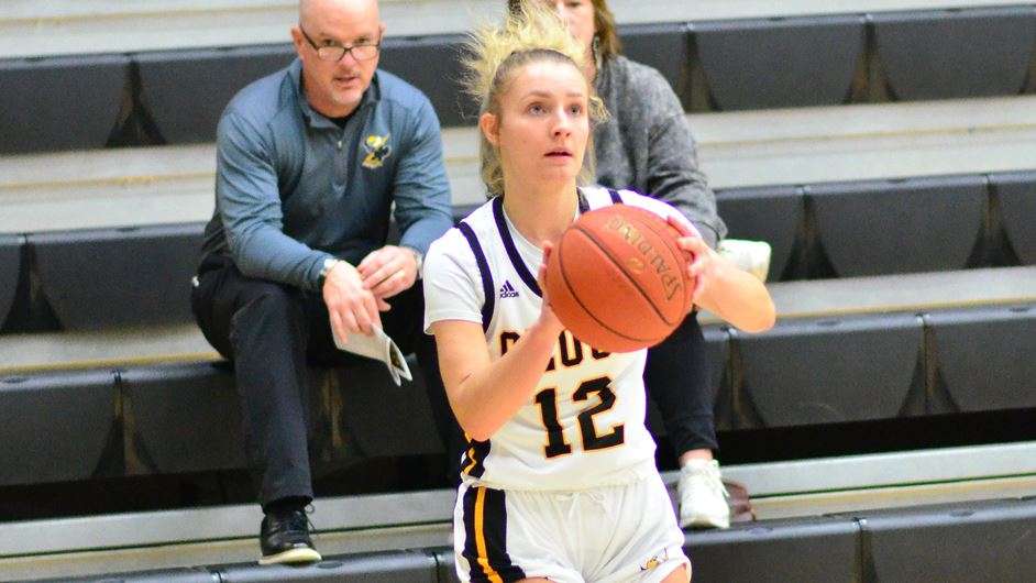 <b>Paula Puzule scored 12 points in the first half against Hutchinson on Saturday.&nbsp;</b> Photo by Jessica LeDuc courtesy <a href="http://cloudtbirds.com">cloudtbirds.com</a>