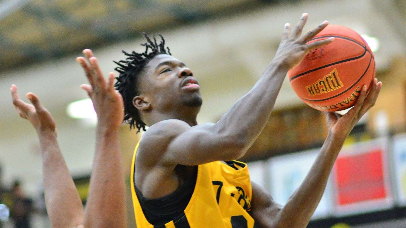 <b>DeMarco Clayton ended the first half on a 7-0 run to help Cloud County erase an 11-point deficit. </b>Photo by Jessica LeDuc courtesy <a href="http://cloudtbirds.com">cloudtbirds.com</a>