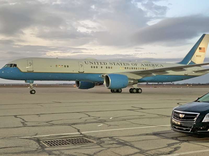 <b>Dole's casket and his family arrived at the Salina Regional Airport on one of the planes used as Air Force One when the president of the United States is on board.</b>