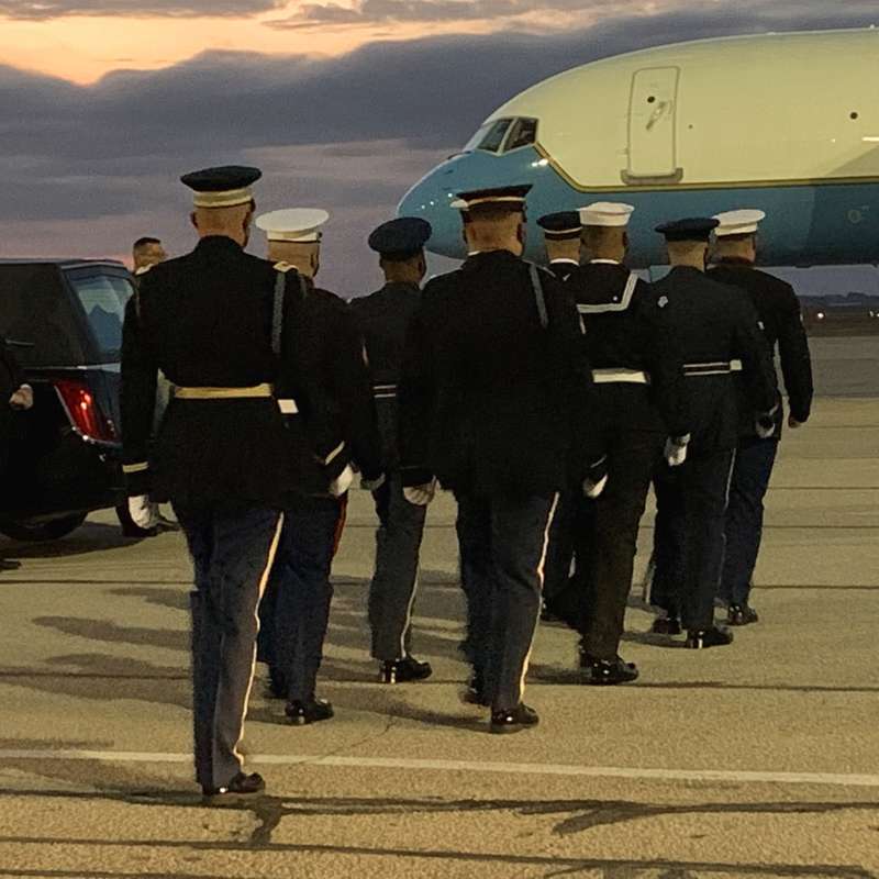 <b>The honor guard heads to the plane to escort Dole's casket to the awaiting hearse.</b>