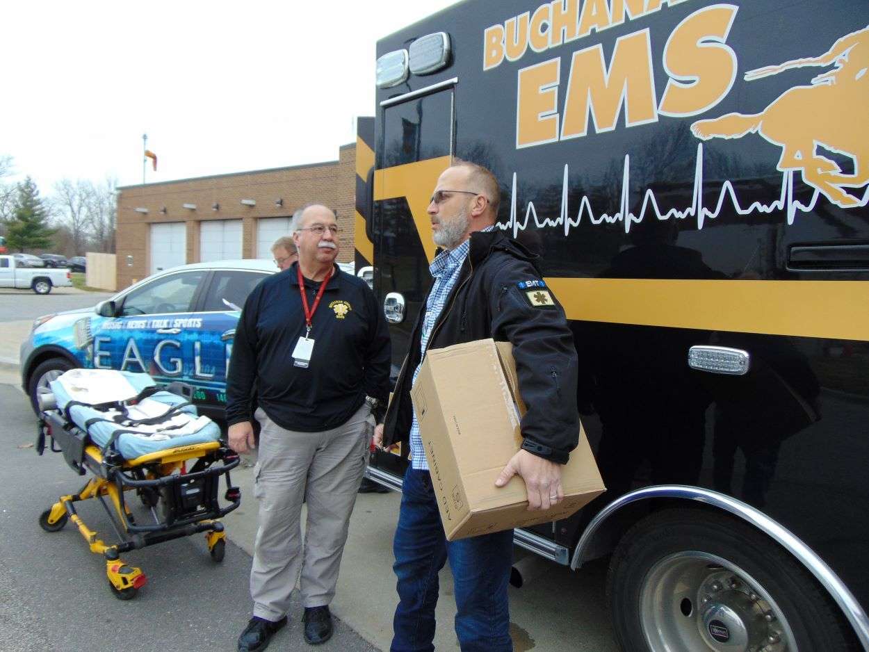 Groshong speaks with Jeff Blaine of the Worth County Ambulance District after the presentation/Photo by Brent Martin