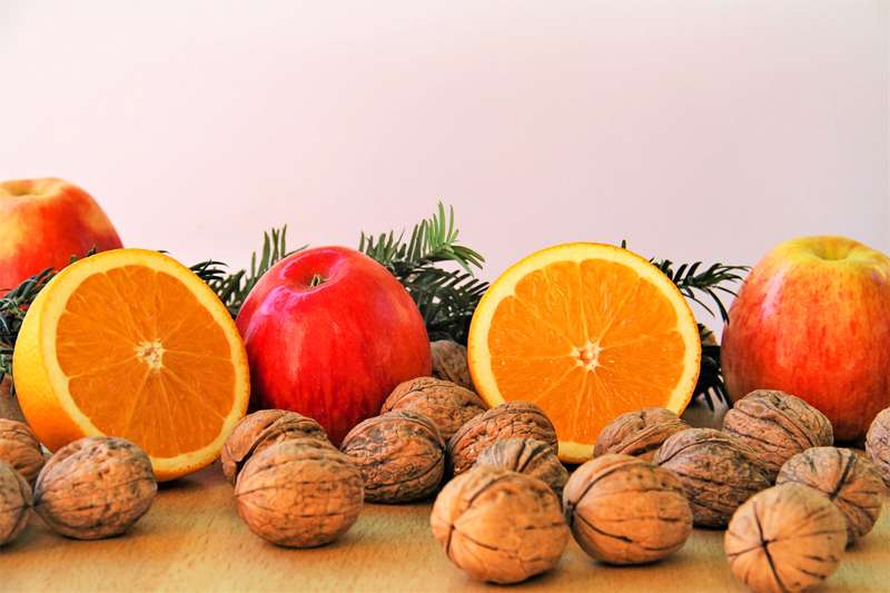 <b>Fruit and nuts can provide tasty gifts during the holidays, but be sure to store them properly.</b> Photo courtesy Pixabay