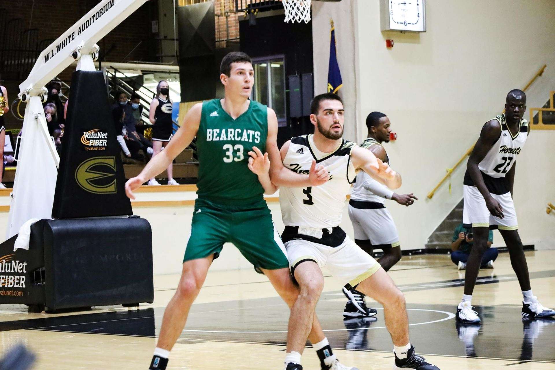 Ryan Hawkins (33) led the No. 3 Northwest Missouri State men's basketball team to victory Thursday at Emporia State. Photo courtesy of BearcatSports.com.