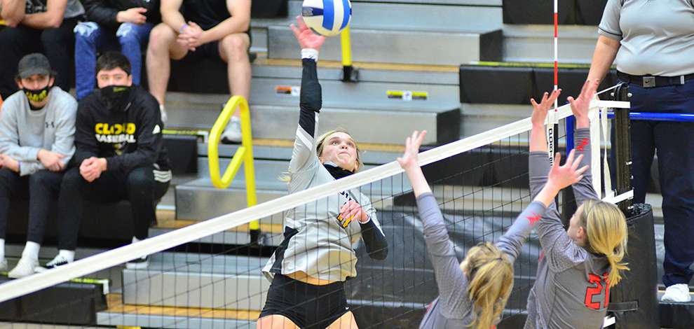 <b>Delaney Herold had a team-best 13 kills on Thursday in a four-set win.</b> Photo courtesy <a href="http://cloudtbirds.com">cloudtbirds.com</a>