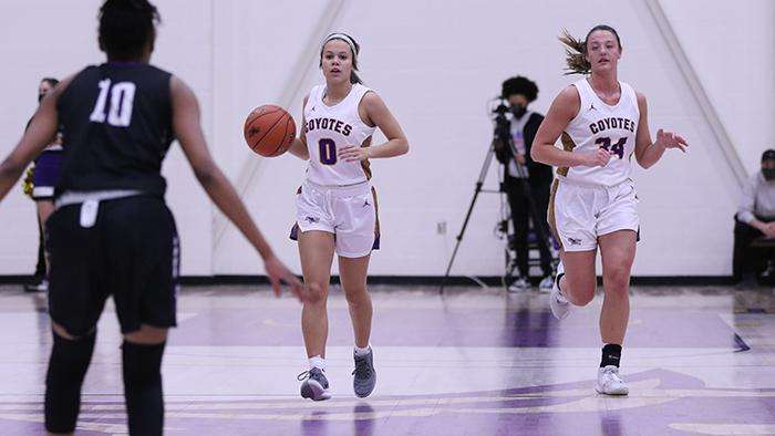 Photo courtesy <a href="http://kwucoyotes.com">kwucoyotes.com</a>