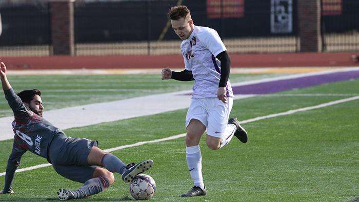 Photo courtesy <a href="http://kwucoyotes.com">kwucoyotes.com</a>