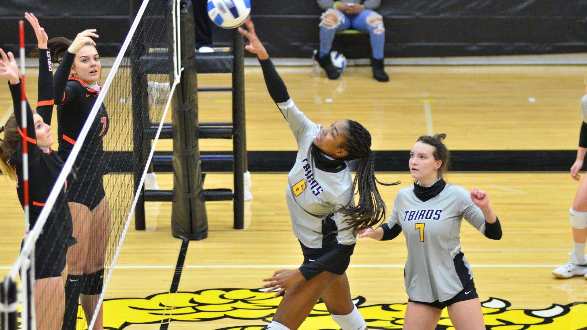 <b>Geraldyn Palacios would record 10 kills and three solo blocks in a loss at Highland on Thursday. </b>Photo by Jessica LeDuc courtesy <a href="http://cloudtbirds.com">cloudtbirds.com</a>