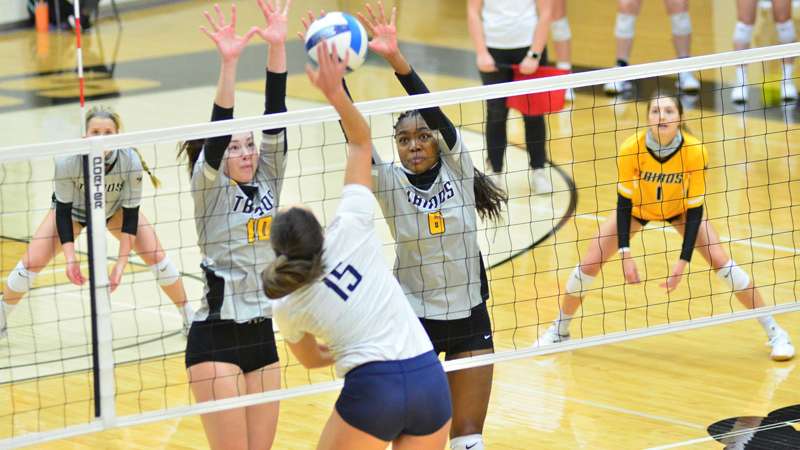 <b>Lakyn Tenbrink (left) and Geraldyn Palacios (right) teamed up for 26 kills in an upset of No. 3 Johnson County.</b> Photo courtesy CCCC Sports Information