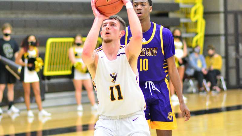 <b>Dyelan Reed came alive in the second half to score of 10 of his 13 points. </b>Photo by Jessica LeDuc courtesy <a href="http://cloudtbirds.com">cloudtbirds.com</a>