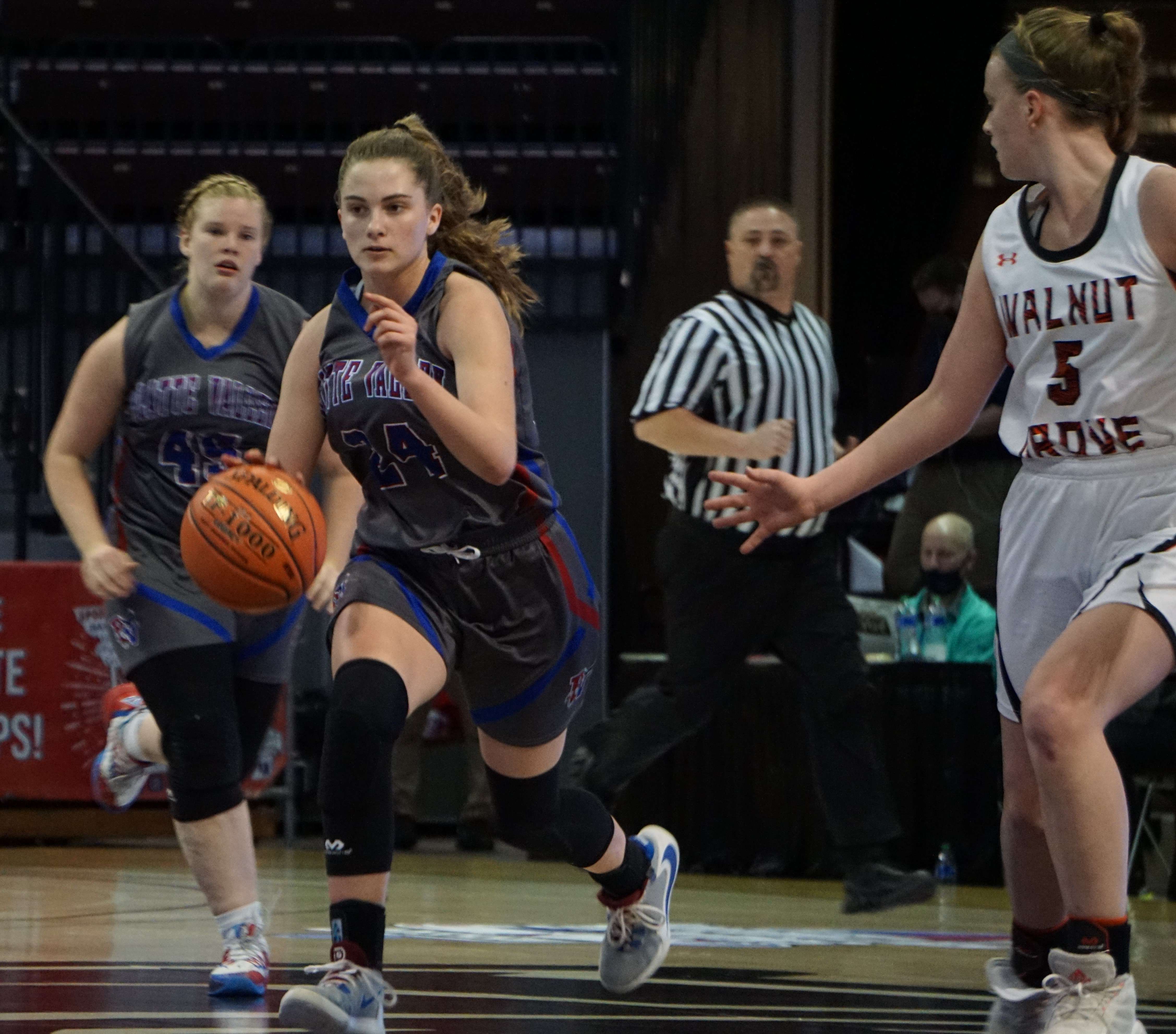Stephanie Turpin dribbles up the floor in the first half.