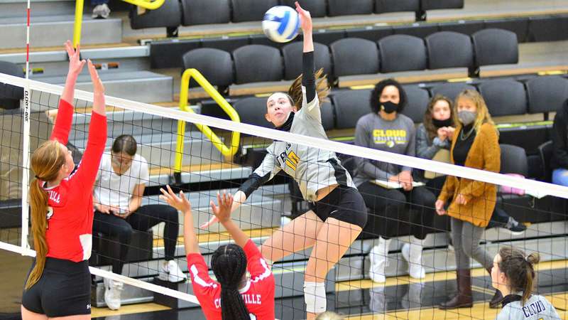 <b>Lakyn Tenbrink had 19 total kills in a pair of 3-0 sweeps on Monday.</b> Photo courtesy <a href="http://cloudtbirds.com">cloudtbirds.com</a>