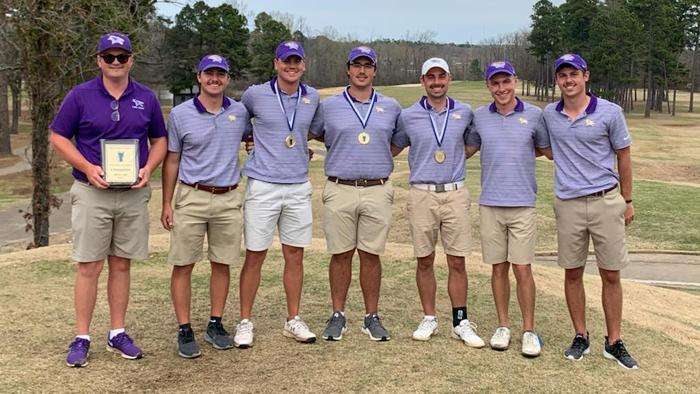 <b>The KWU men's golf team. </b>Photo courtesy <a href="http://kwucoyotes.com">kwucoyotes.com</a>