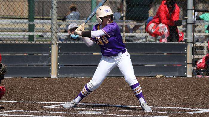 Photo courtesy <a href="http://kwucoyotes.com">kwucoyotes.com</a>