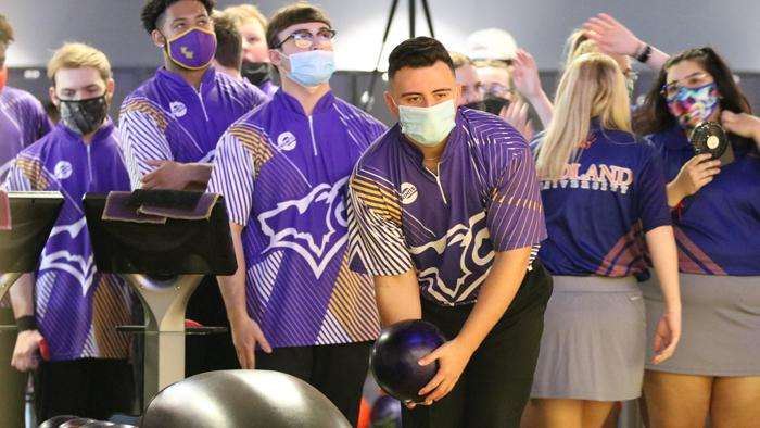 Photo courtesy <a href="http://kwucoyotes.com">kwucoyotes.com</a>