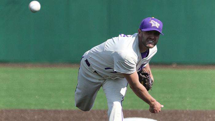 Photo courtesy <a href="http://kwucoyotes.com">kwucoyotes.com</a>