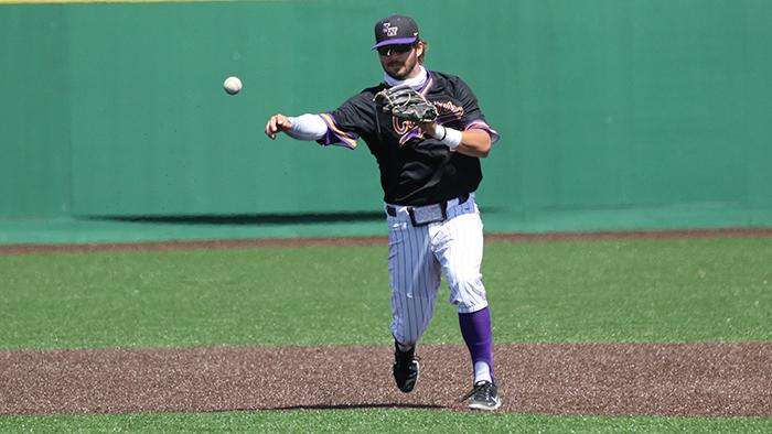 Photo courtesy <a href="http://kwucoyotes.com">kwucoyotes.com</a>