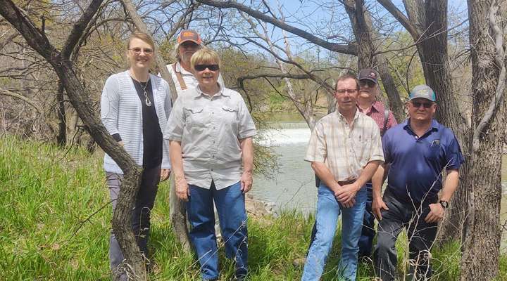 <b>Steve and Marion McReynolds deeded 4.7 acres along the Saline River near Lincoln to Lincoln County for a new public park. Pictured from left are: Kelly Gourley, Lincoln County Economic Development Foundation executive director, Steve McReynolds, Marion McReynolds, and Board of Lincoln County Commissioners: Dennis Ray, Darrell Oetting, and Randy Lohmann.</b> Photo courtesy&nbsp;Lincoln County Economic Development Foundation