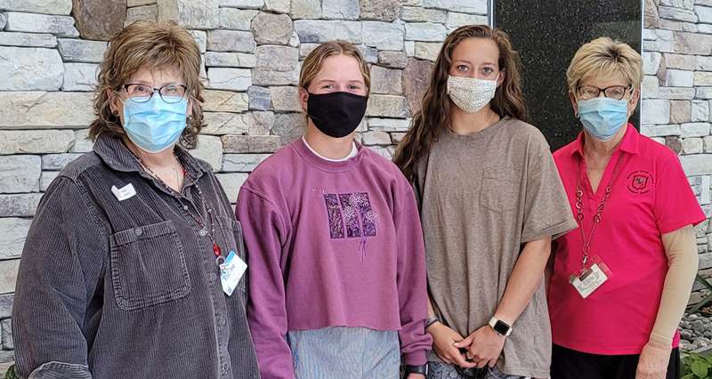 <b><i>From left are Elaine Mills, </i>Memorial Health System Volunteer Corps <i>corresponding secretary; scholarship recipients Allison Liby and Reagan Ditto; and Linda Duncan, </i>Memorial Health System Volunteer Corps</b><i><b> president.</b> Photo courtesy Memorial Health System</i>