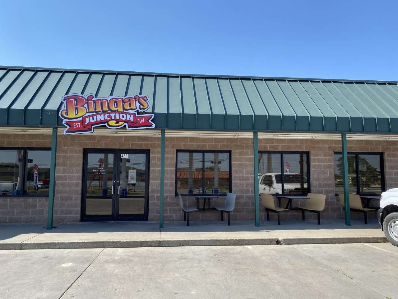 Binga's observes their grand opening