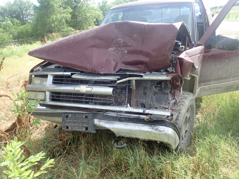 <b>The pickup sustained major front-end damage.</b>